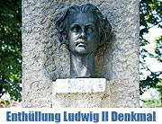 Enthüllung Ludwig II. Denkmal von Walter Angerer „der Jüngere“ vor den Schiffsanlegern am Hafen in Prien-Stock am Chiemsee (©Foto: Prien Tourismus)